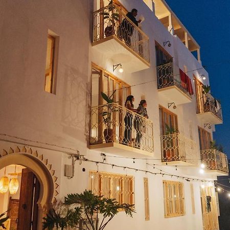 Blue Waves Boutique Hostel Tamraght 外观 照片
