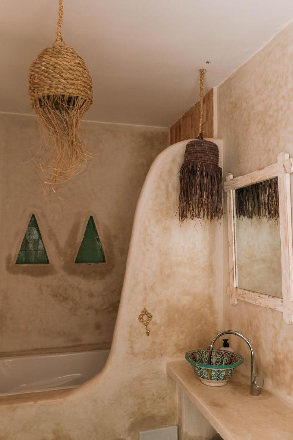 Blue Waves Boutique Hostel Tamraght 外观 照片