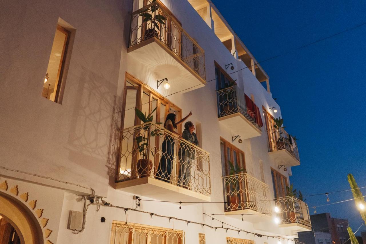 Blue Waves Boutique Hostel Tamraght 外观 照片
