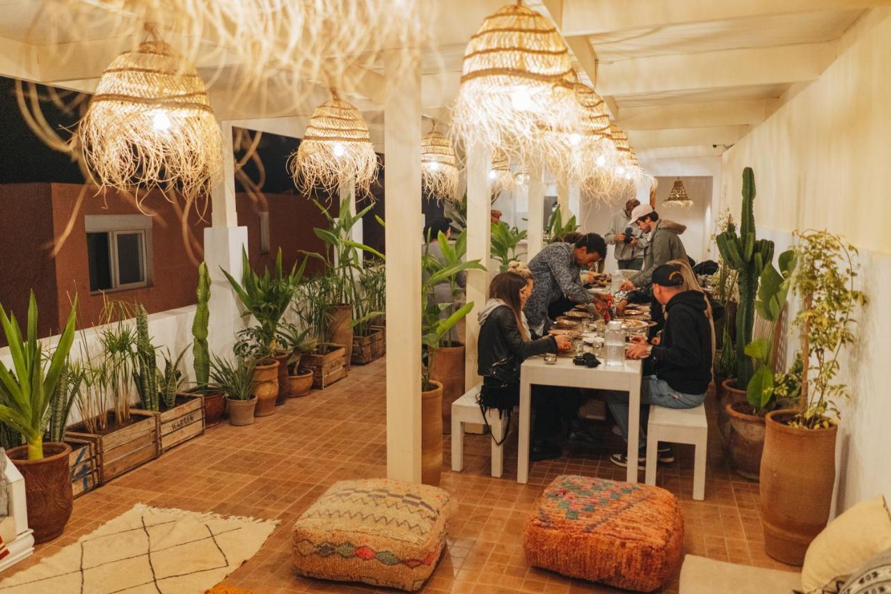 Blue Waves Boutique Hostel Tamraght 外观 照片