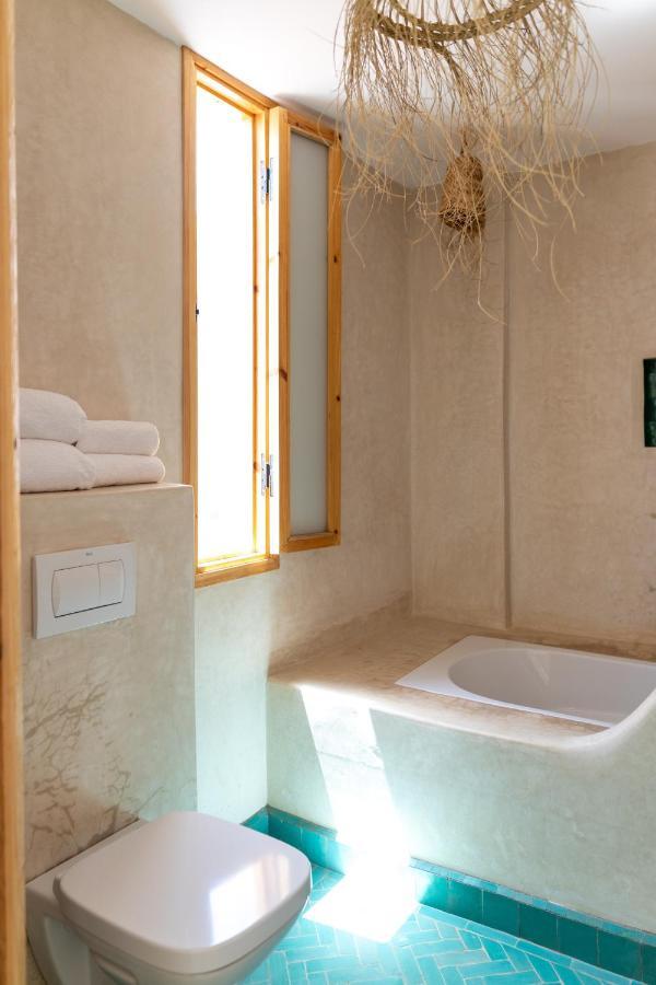 Blue Waves Boutique Hostel Tamraght 外观 照片