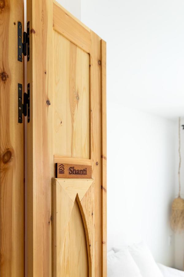 Blue Waves Boutique Hostel Tamraght 外观 照片