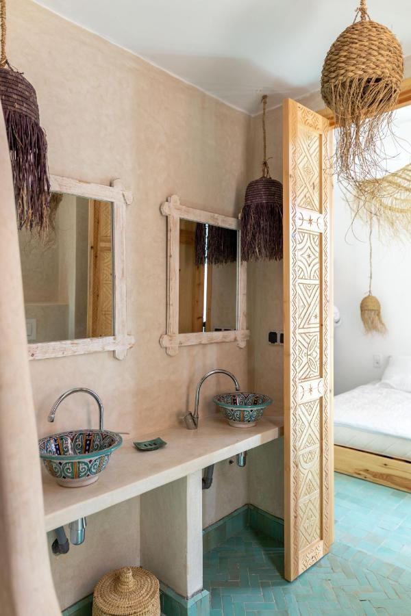 Blue Waves Boutique Hostel Tamraght 外观 照片