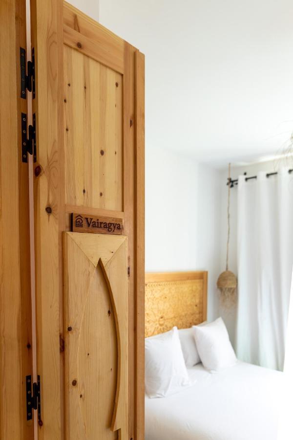 Blue Waves Boutique Hostel Tamraght 外观 照片