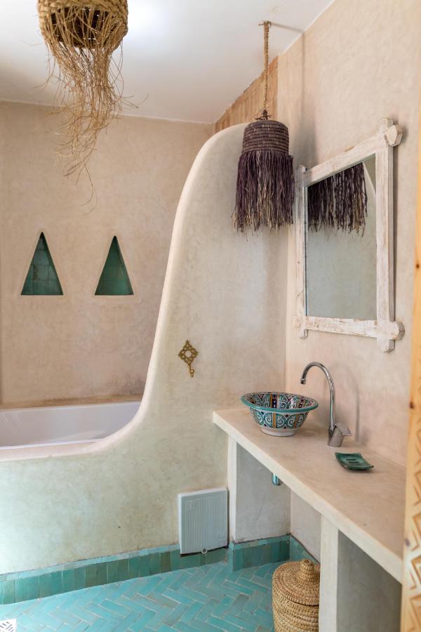 Blue Waves Boutique Hostel Tamraght 外观 照片