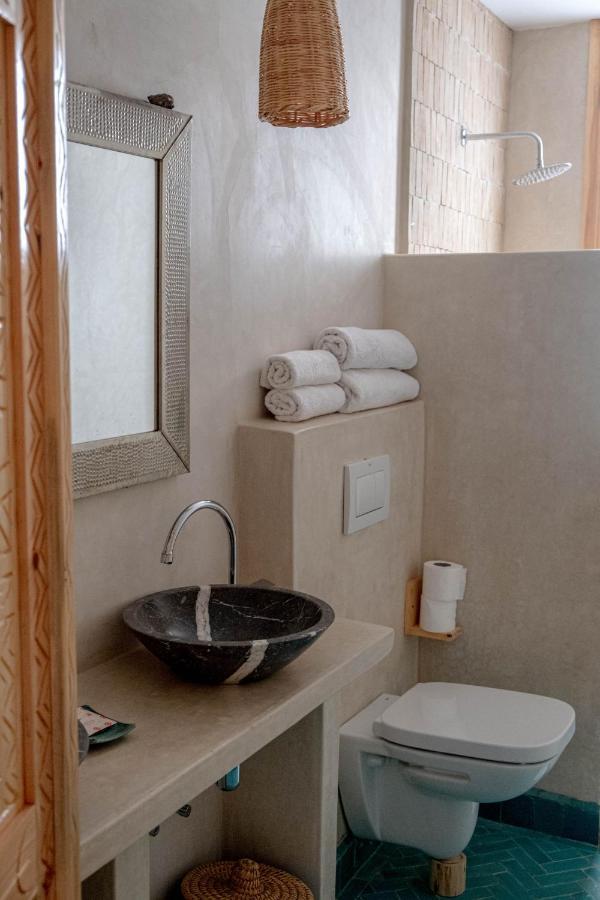 Blue Waves Boutique Hostel Tamraght 外观 照片