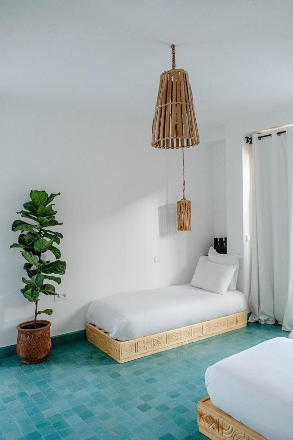 Blue Waves Boutique Hostel Tamraght 外观 照片